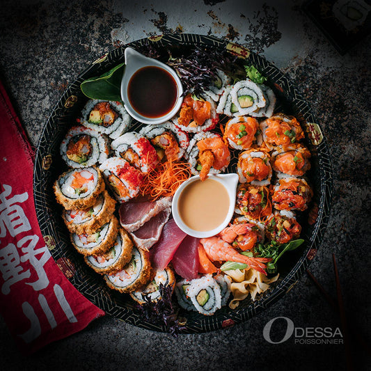 Plateau de sushis festifs